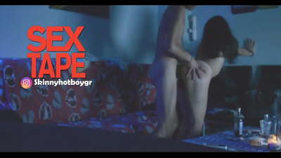 Мілая школьніца са сваім хлопцам